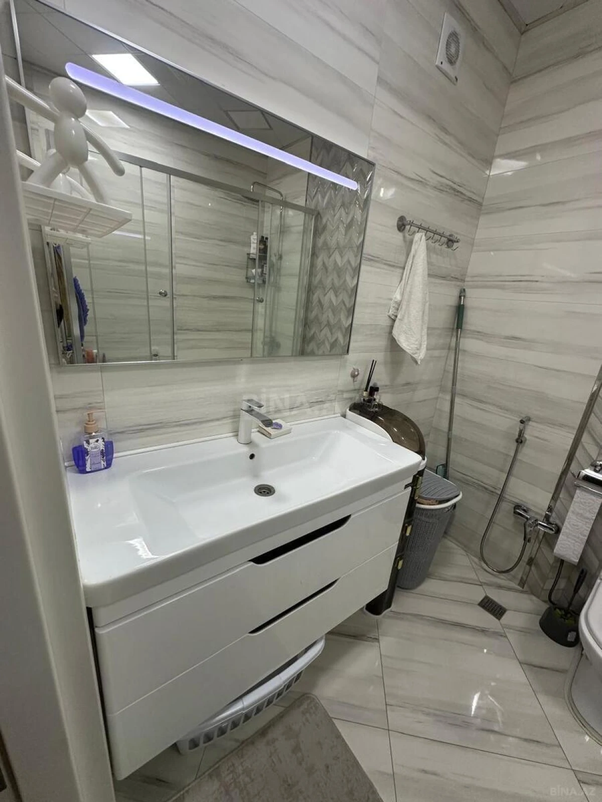 Satılır 4 otaqlı mənzil 139 m²
