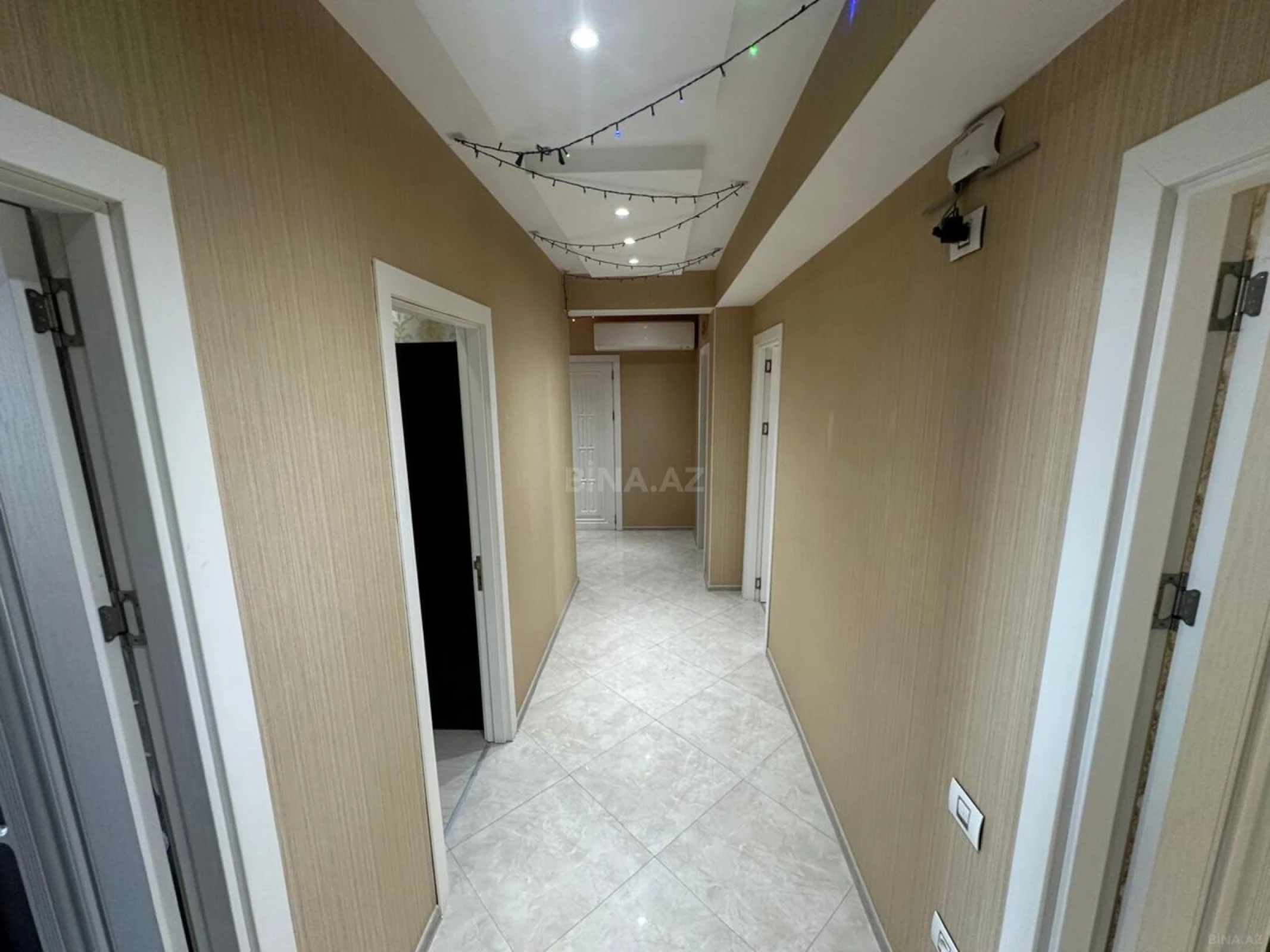 Satılır 4 otaqlı mənzil 139 m²