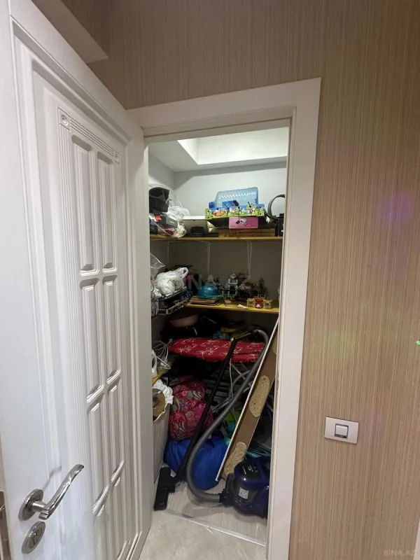 Satılır 4 otaqlı mənzil 139 m²