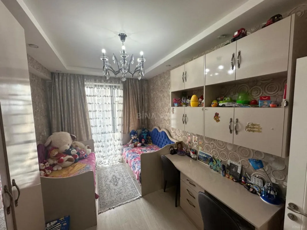 Satılır 4 otaqlı mənzil 139 m²