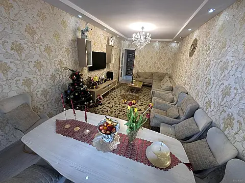 Satılır 4 otaqlı mənzil 139 m²