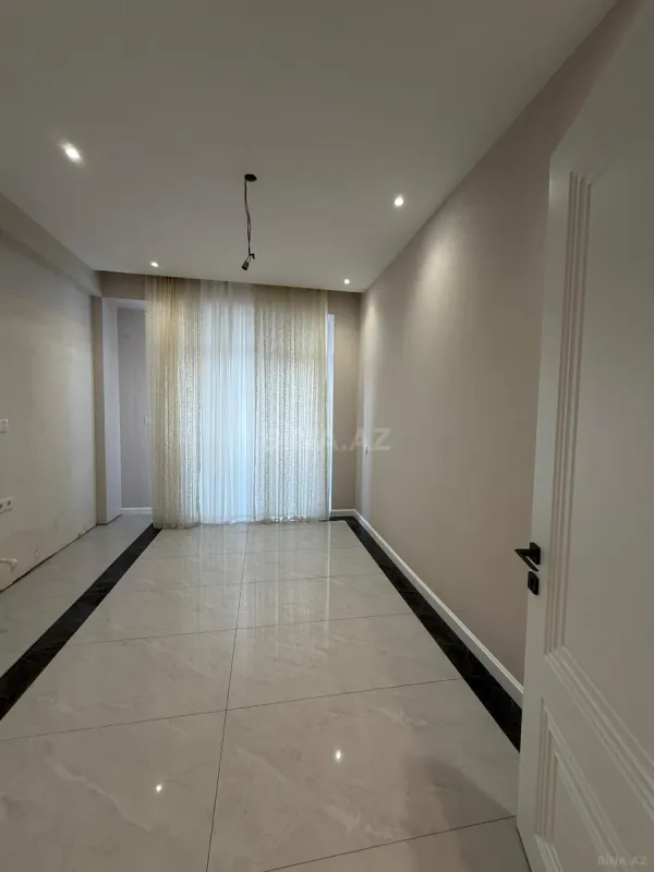 Satılır 4 otaqlı mənzil 140 m²