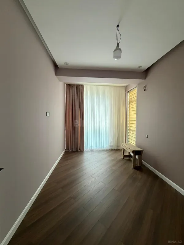 Satılır 4 otaqlı mənzil 140 m²