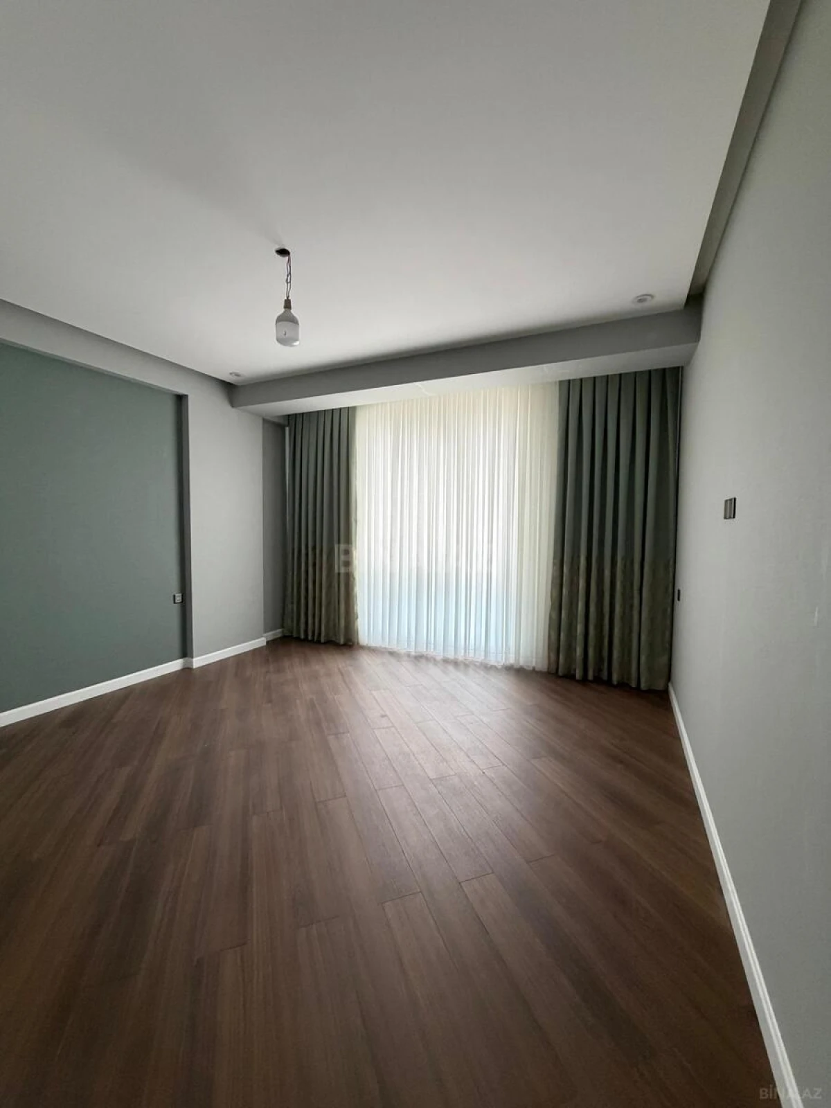 Satılır 4 otaqlı mənzil 140 m²