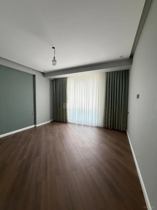 Satılır 4 otaqlı mənzil 140 m²