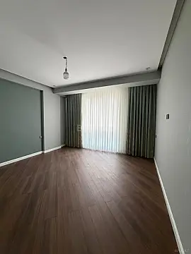 Satılır 4 otaqlı mənzil 140 m²