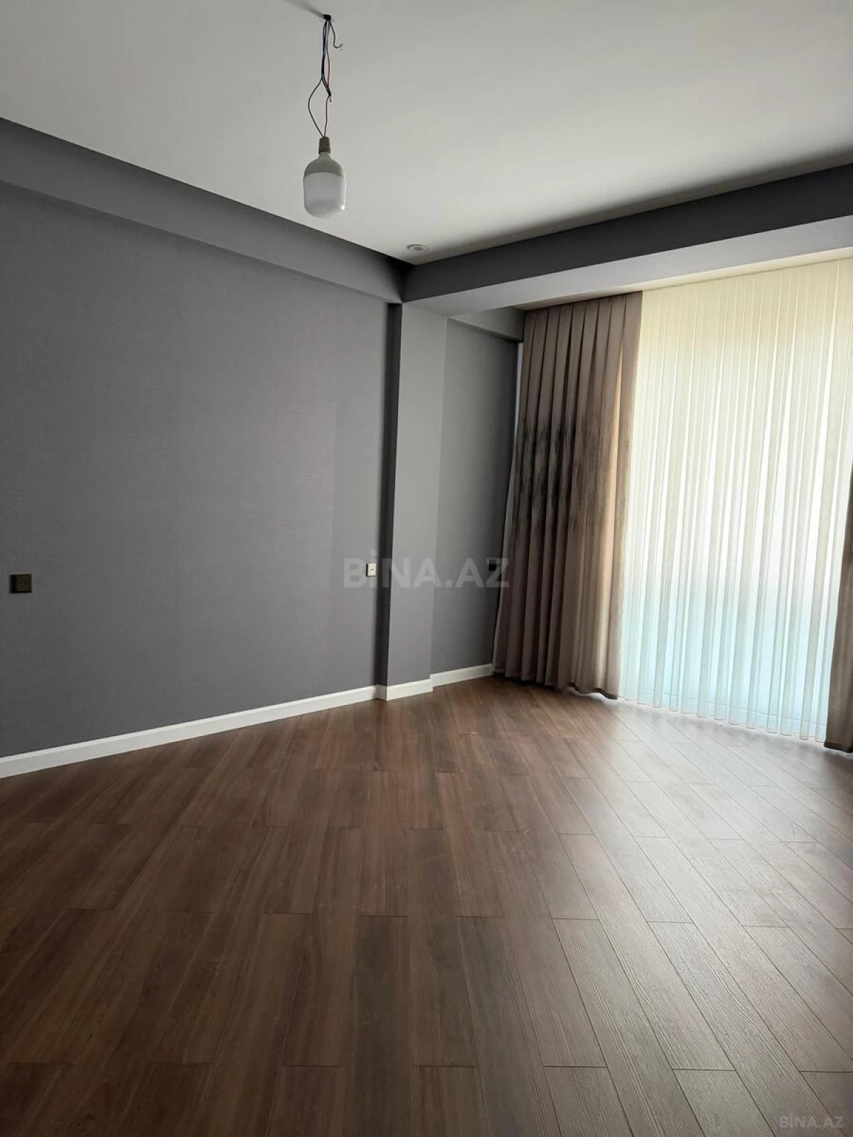 Satılır 4 otaqlı mənzil 140 m²