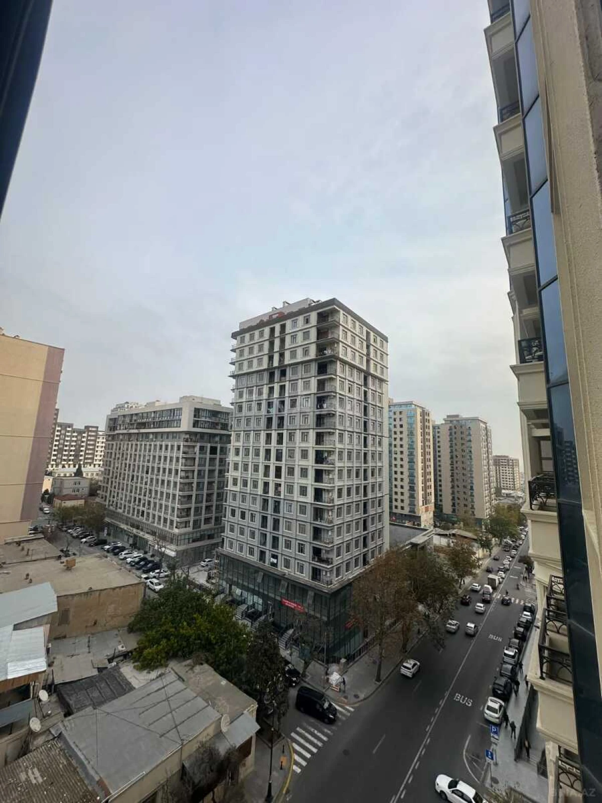 Satılır 4 otaqlı mənzil 242 m²