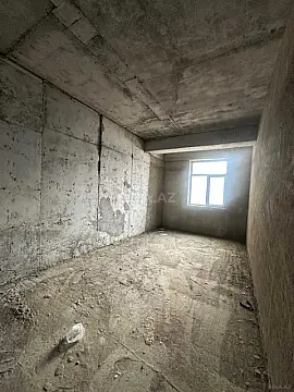 Satılır 4 otaqlı mənzil 242 m²