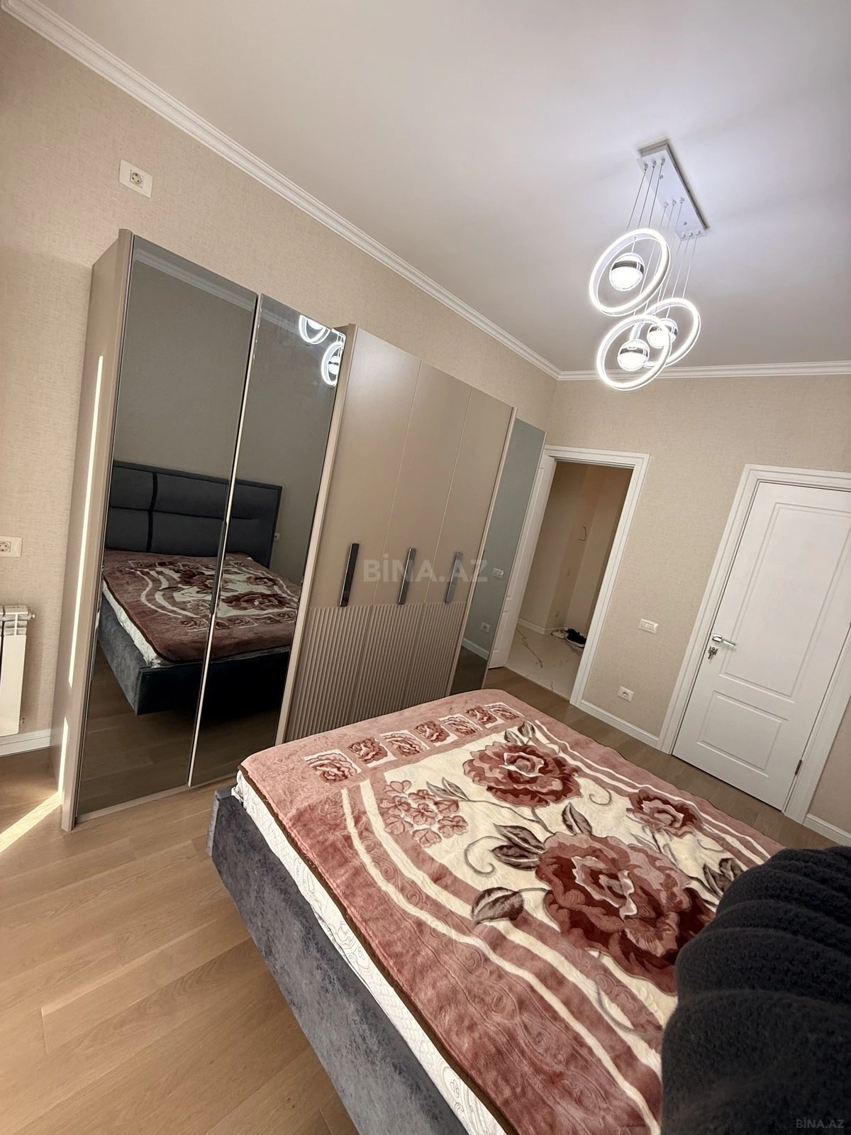 Kirayə verilir 2 otaqlı mənzil 72 m²