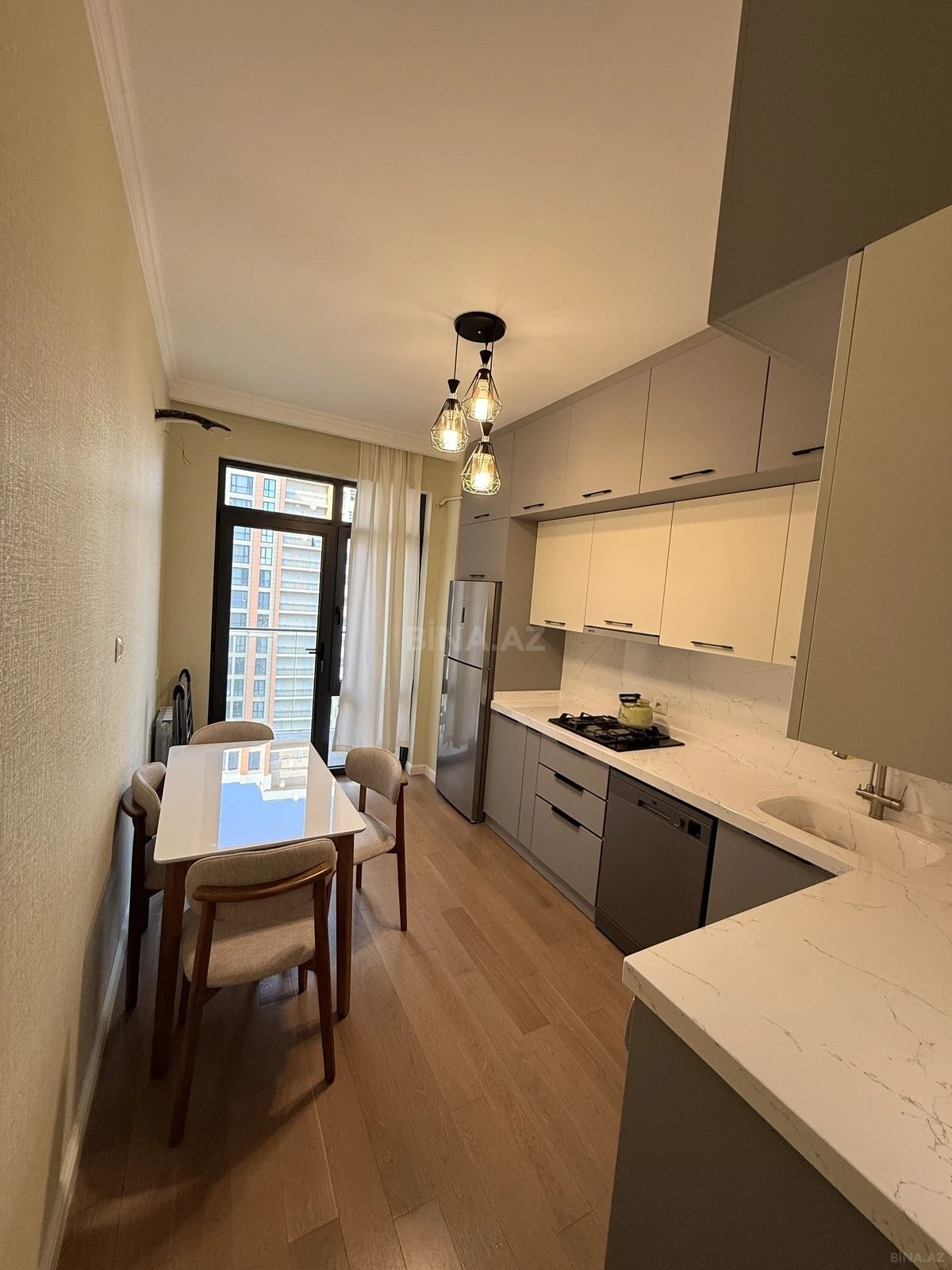Kirayə verilir 2 otaqlı mənzil 72 m²