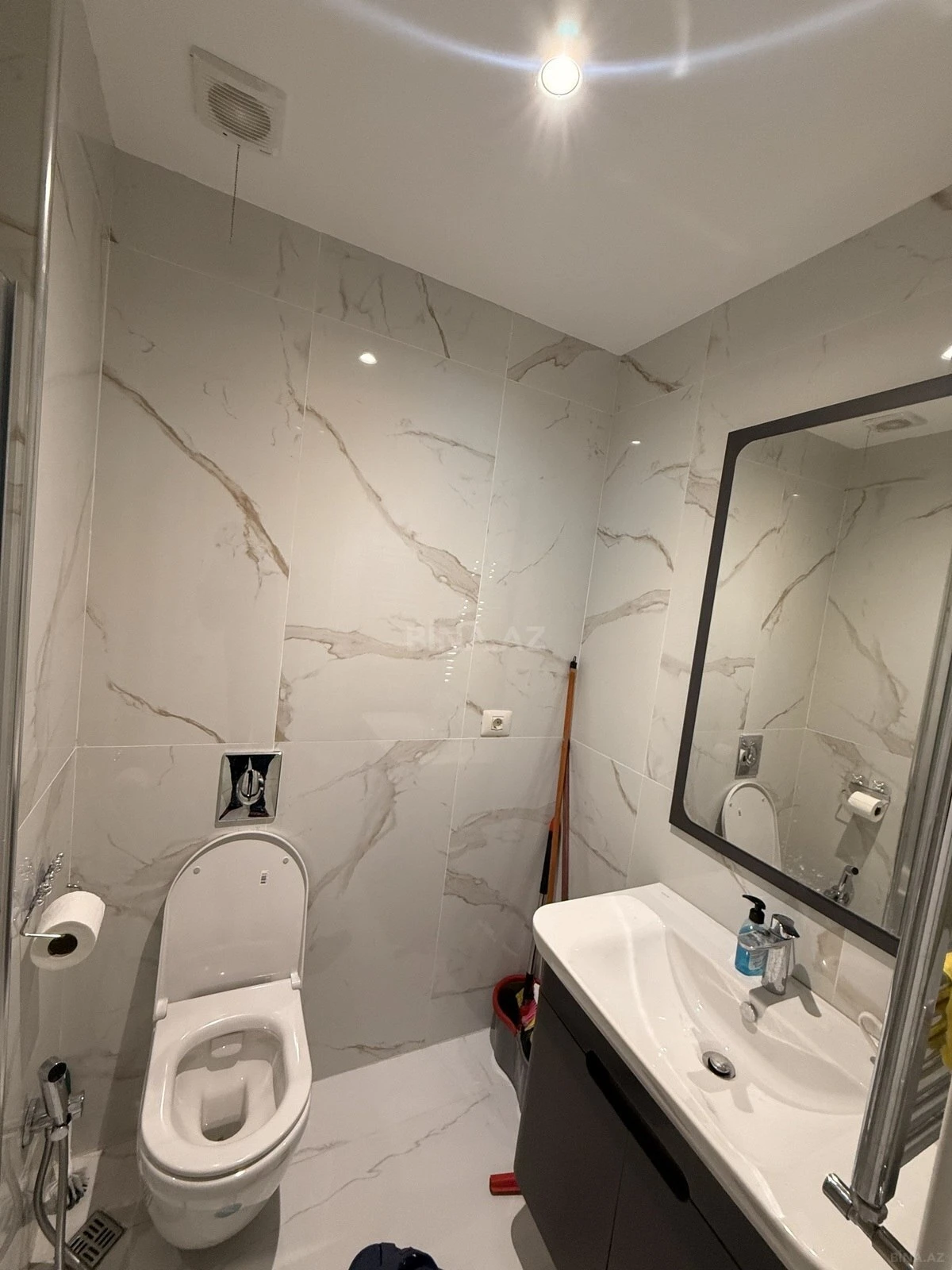Kirayə verilir 2 otaqlı mənzil 72 m²