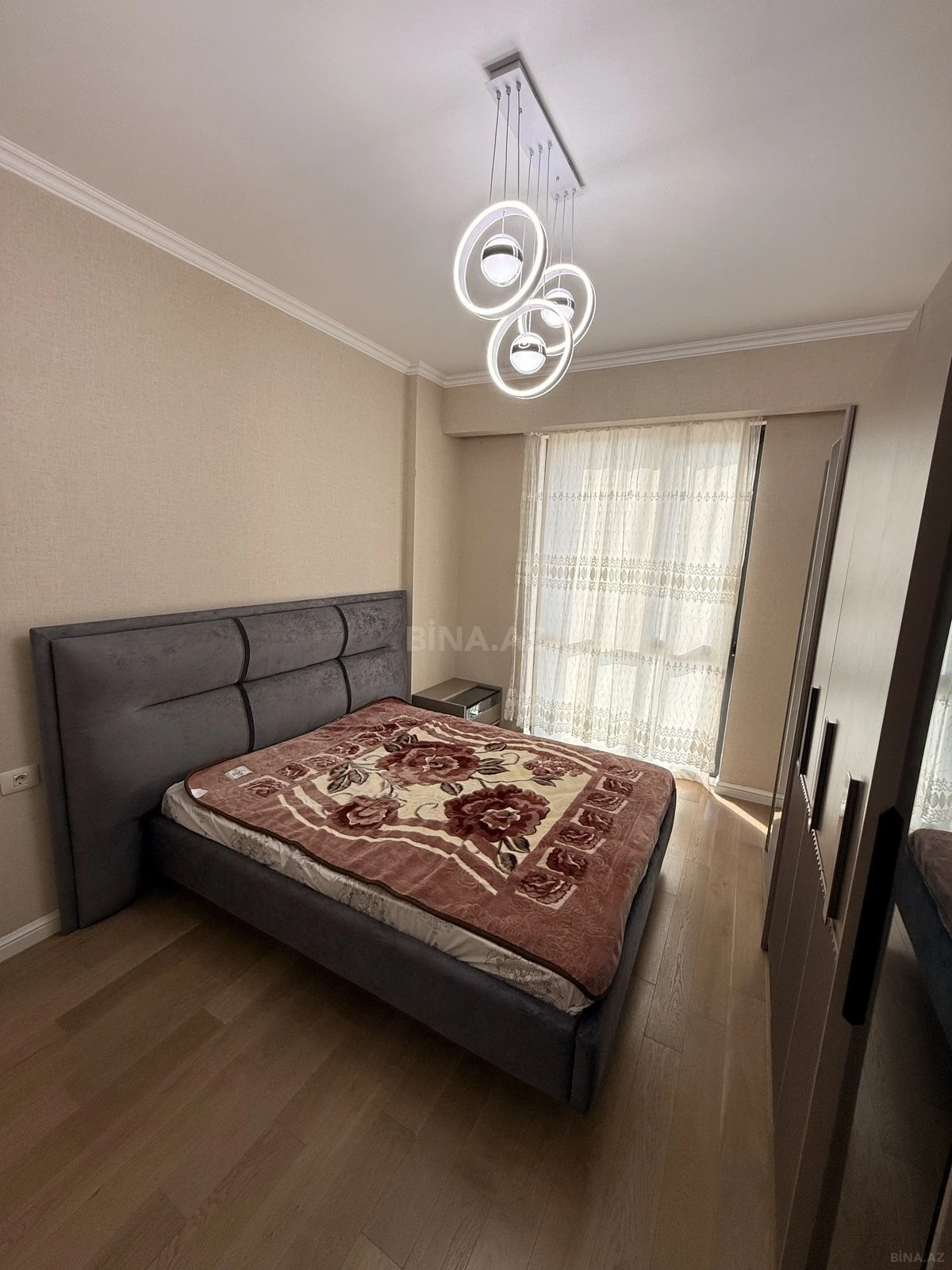 Kirayə verilir 2 otaqlı mənzil 72 m²