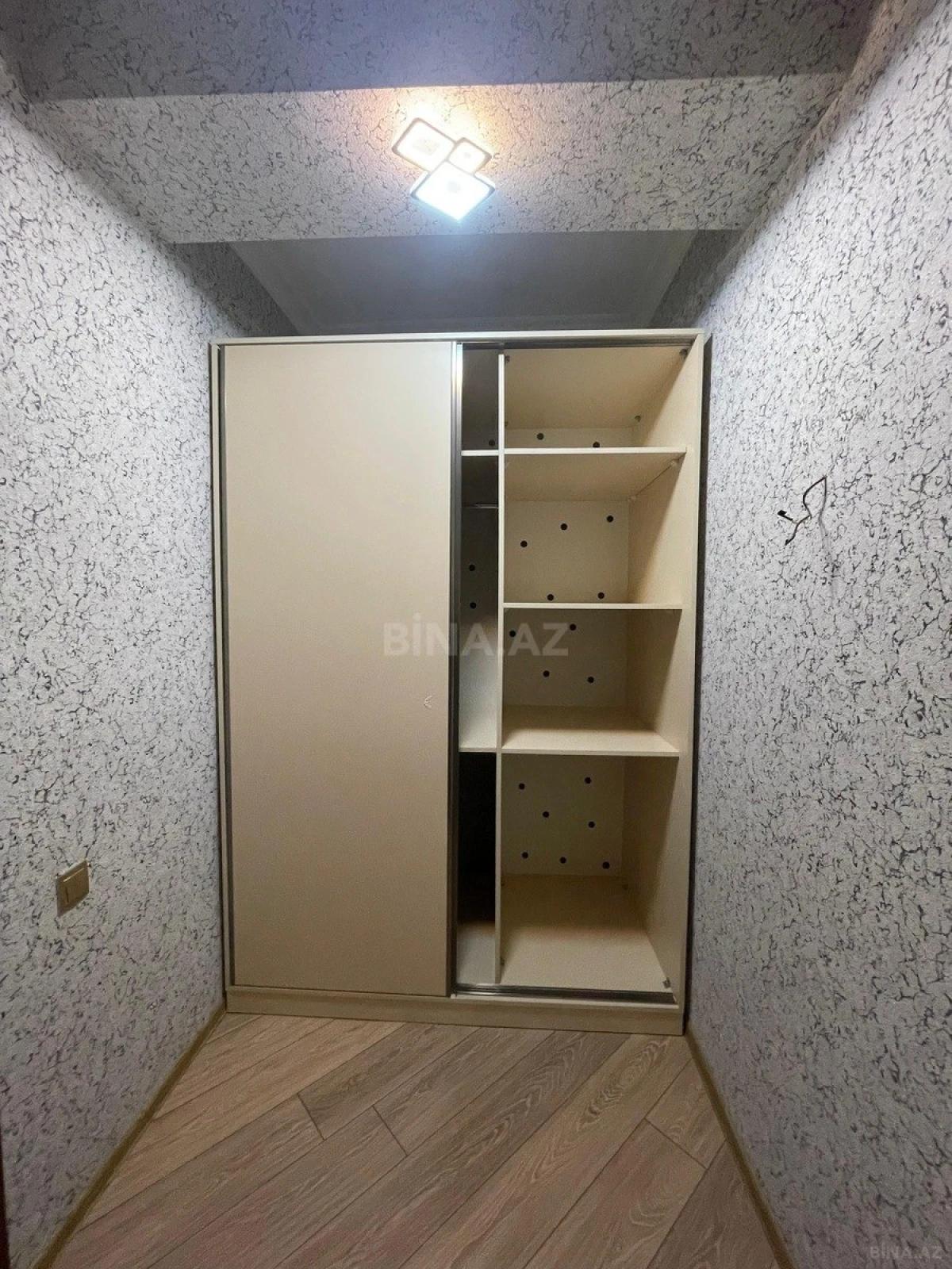 Kirayə verilir 2 otaqlı mənzil 90 m²