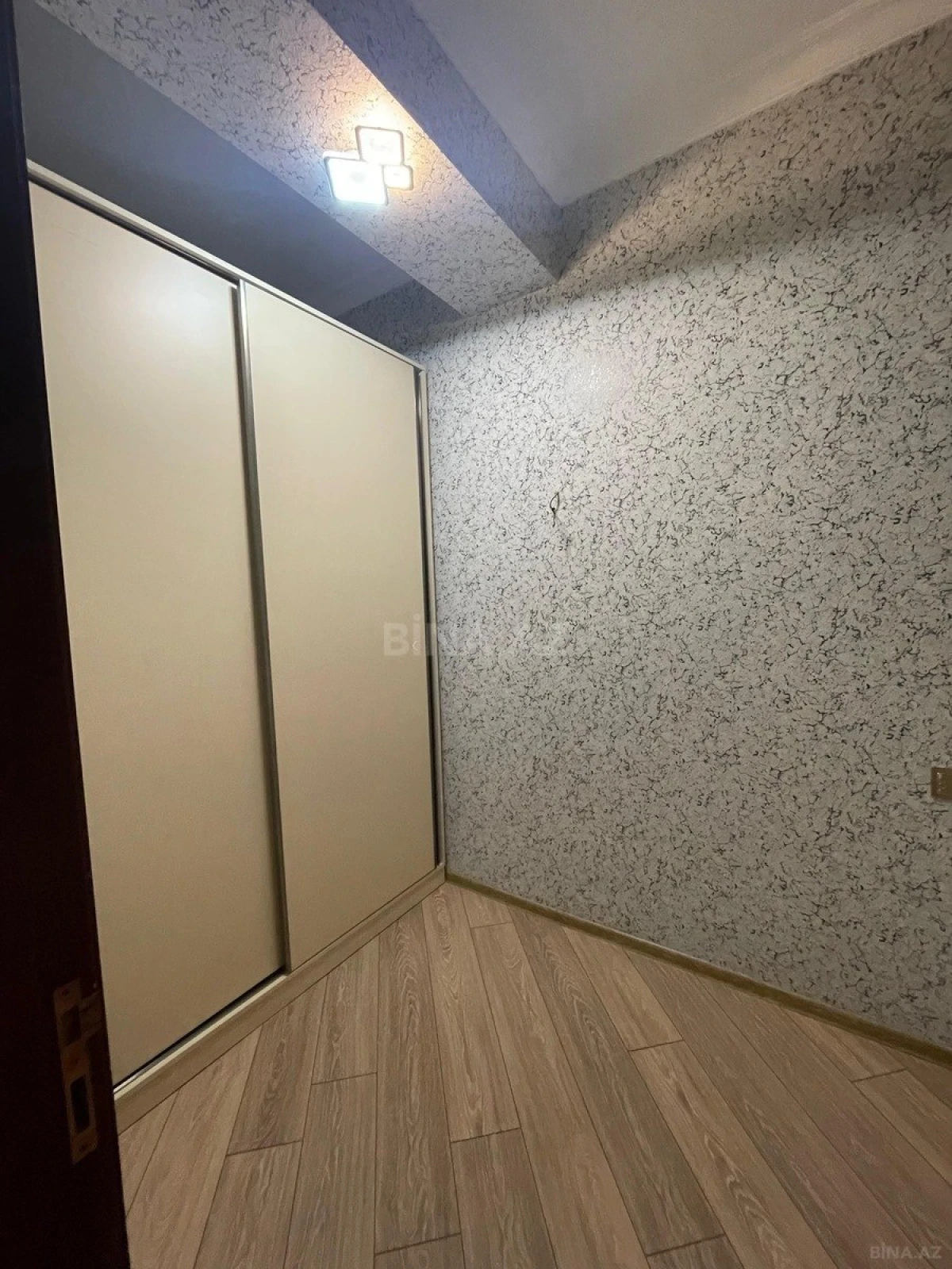 Kirayə verilir 2 otaqlı mənzil 90 m²