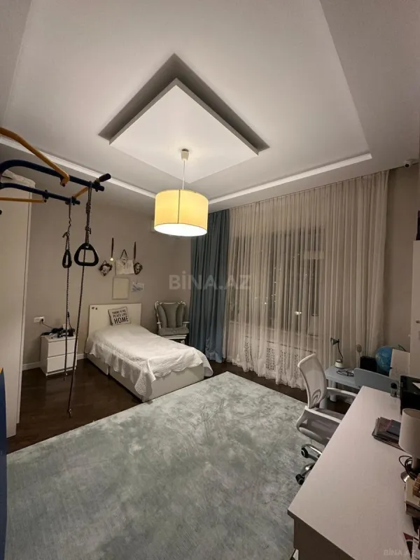 Satılır 4 otaqlı mənzil 200 m²