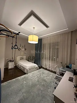 Satılır 4 otaqlı mənzil 200 m²