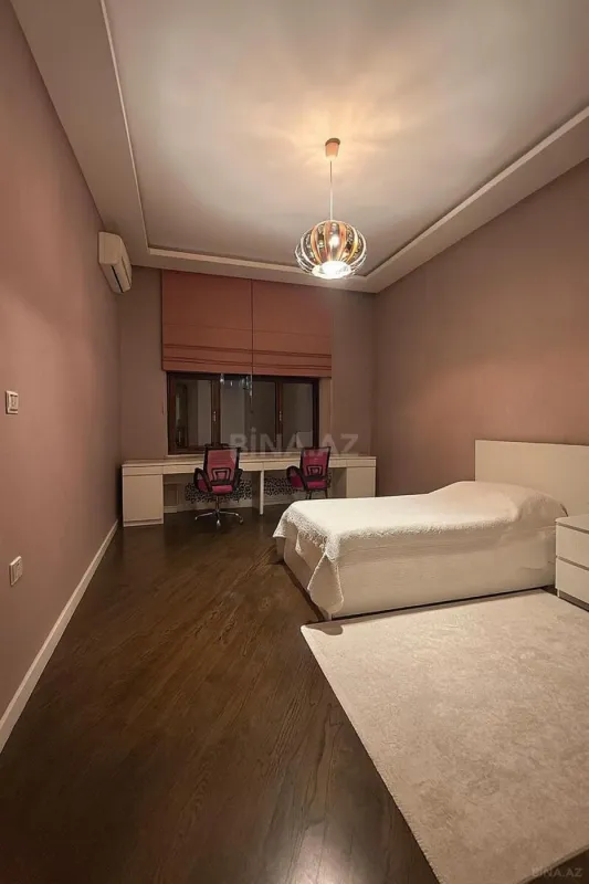 Satılır 4 otaqlı mənzil 200 m²