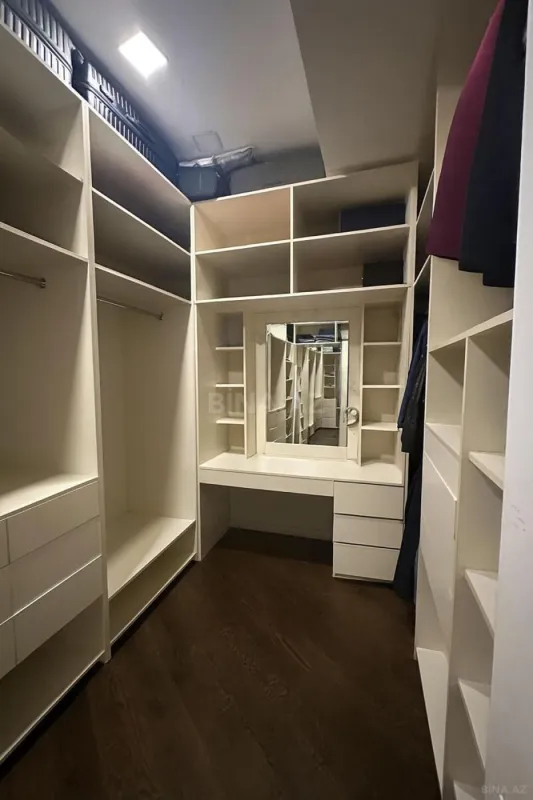 Satılır 4 otaqlı mənzil 200 m²