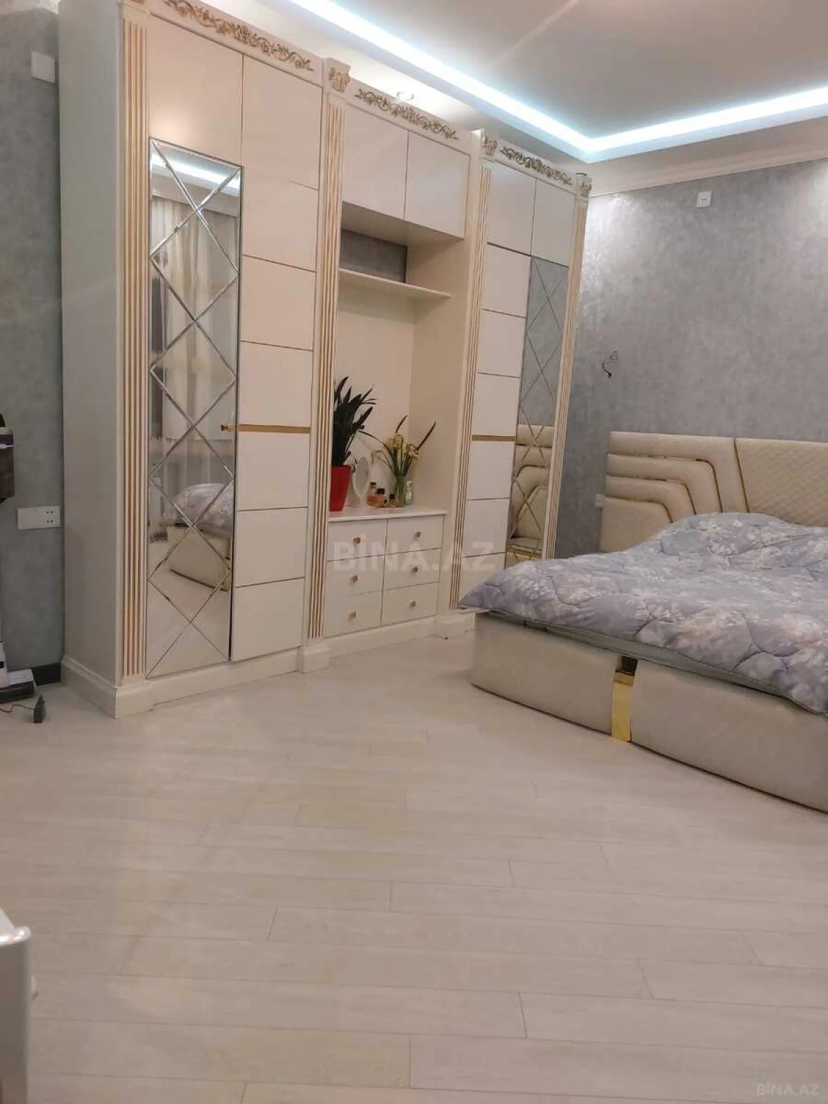 Satılır 4 otaqlı həyət evi 180 m²