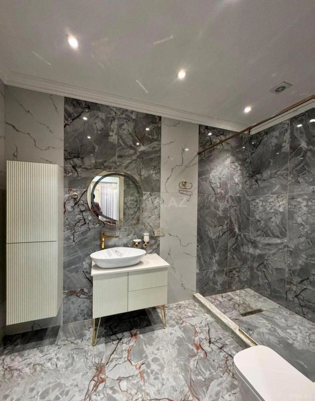 Satılır 2 otaqlı mənzil 109 m²