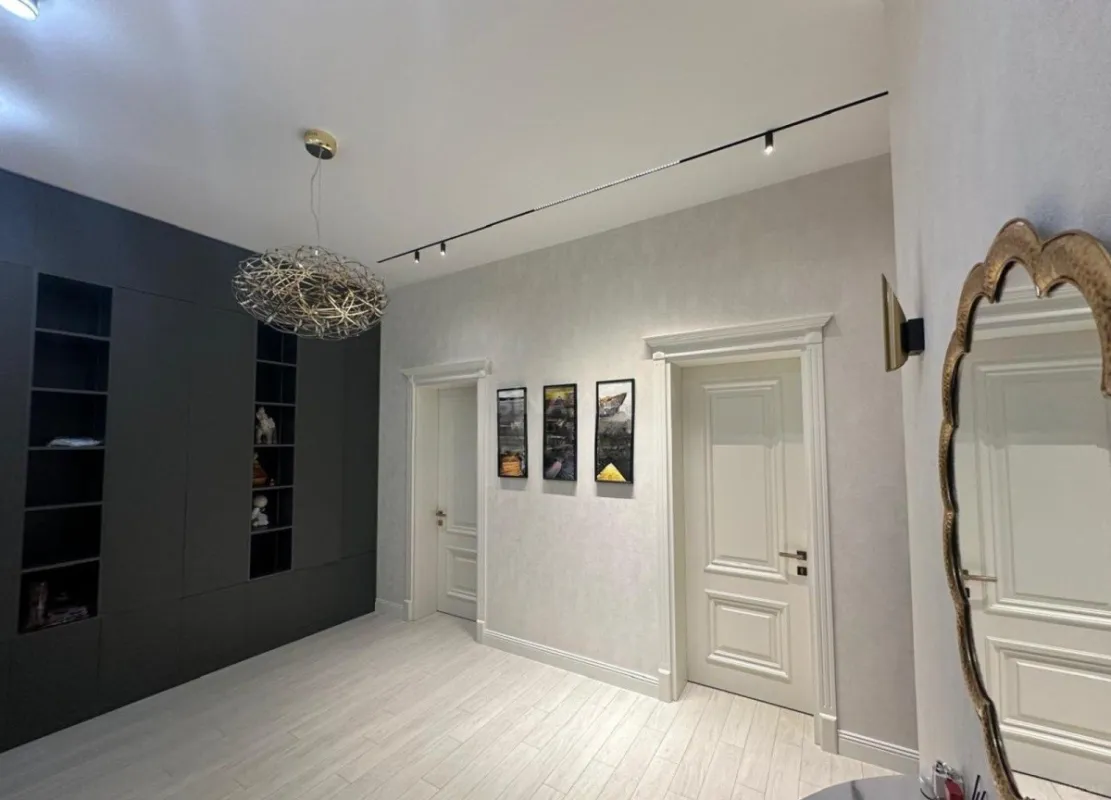 Satılır 2 otaqlı mənzil 109 m²