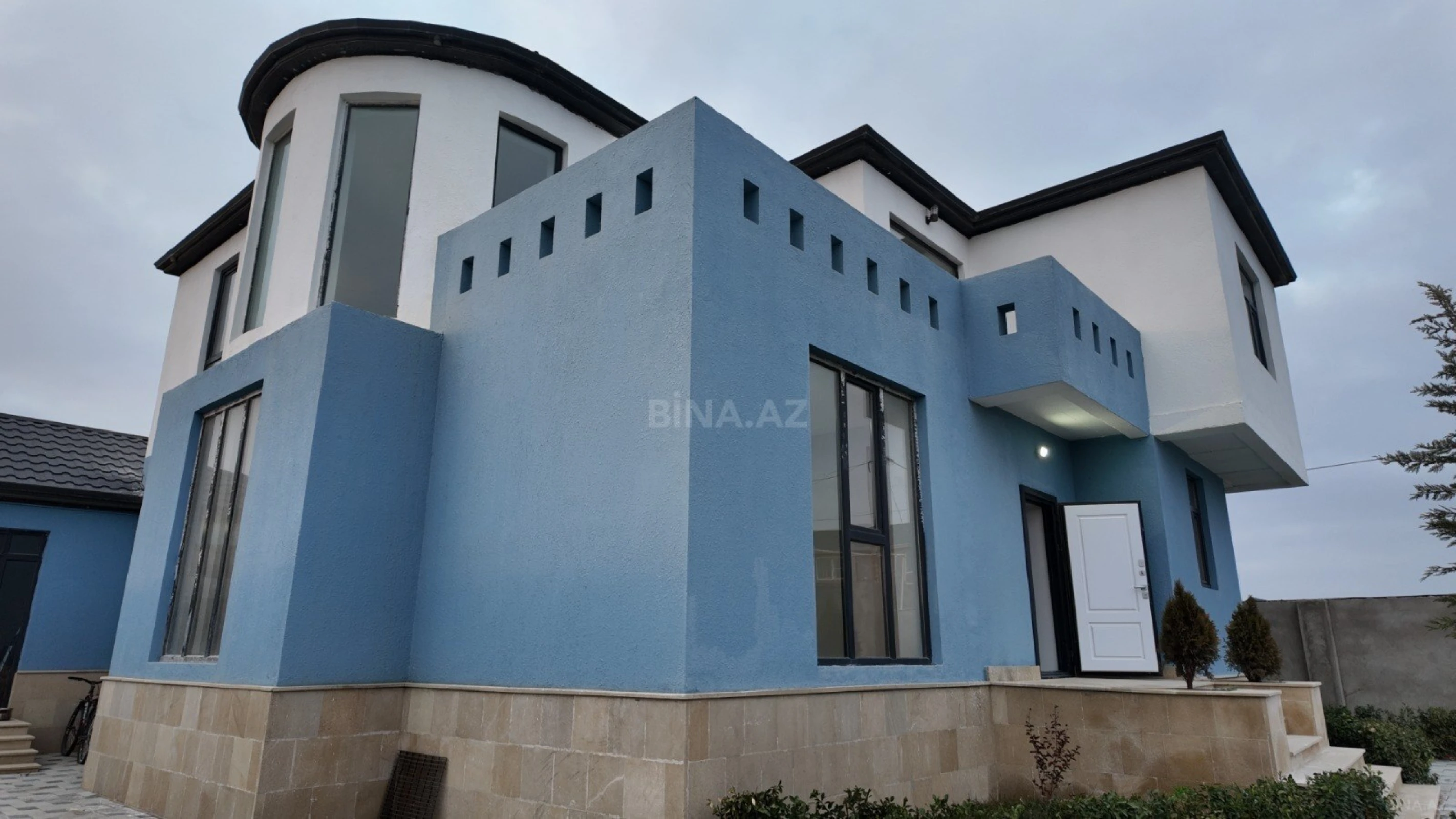 Satılır 7 otaqlı həyət evi 370 m²