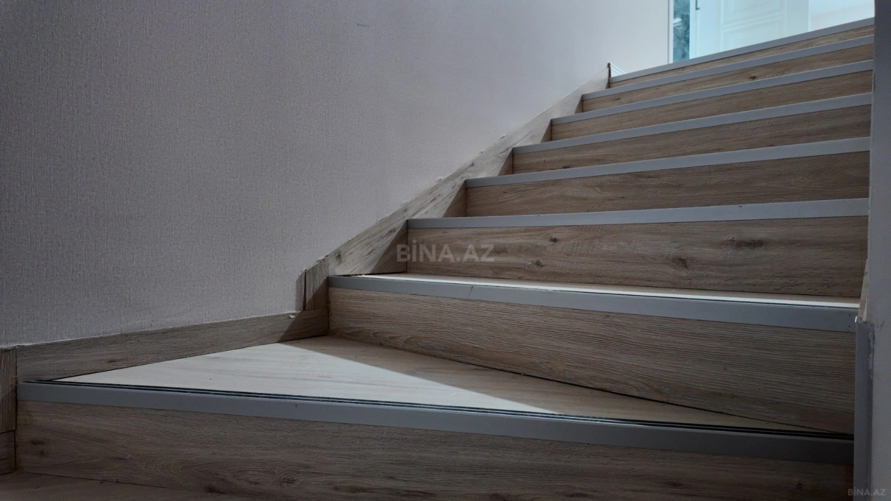 Satılır 7 otaqlı həyət evi 370 m²