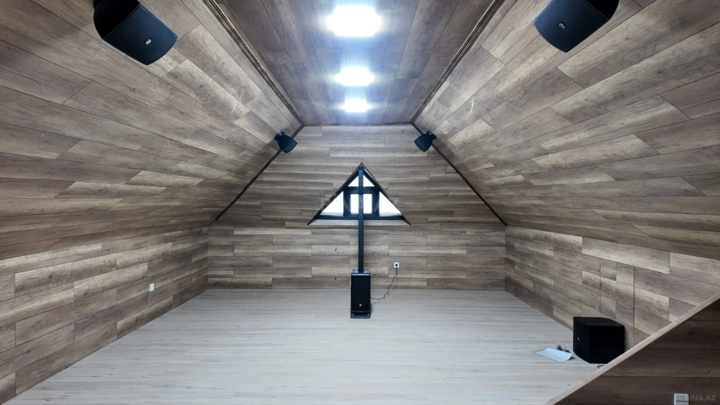 Satılır 7 otaqlı həyət evi 370 m²