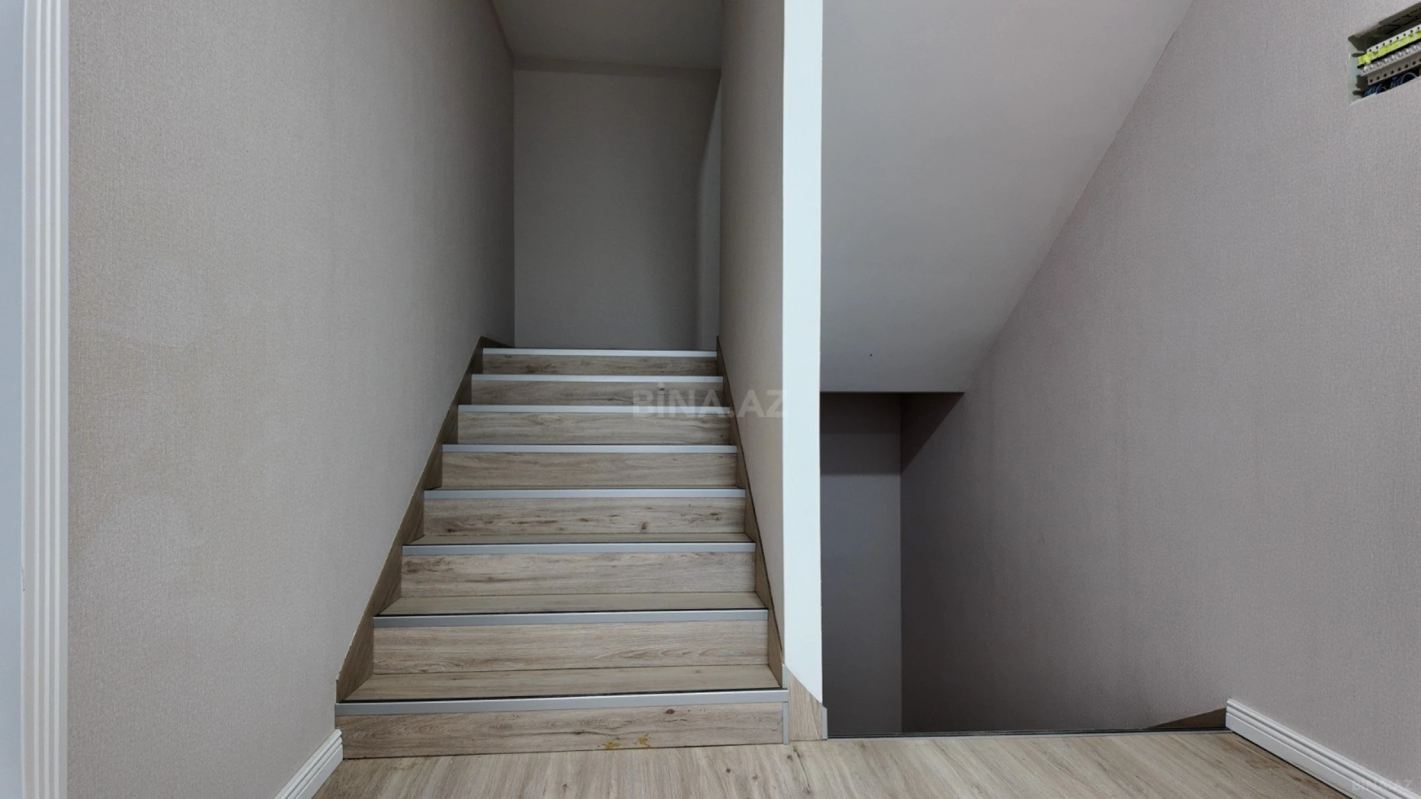 Satılır 7 otaqlı həyət evi 370 m²