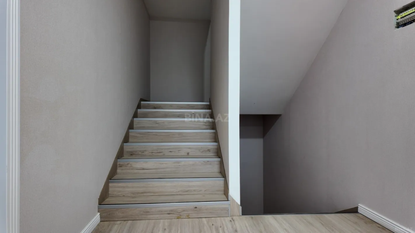 Satılır 7 otaqlı həyət evi 370 m²