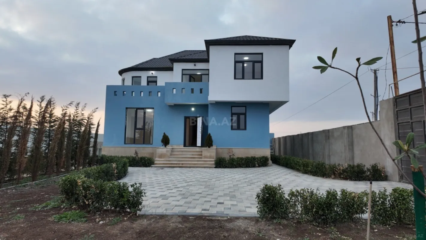Satılır 7 otaqlı həyət evi 370 m²