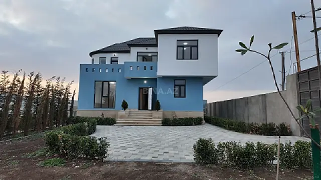 Satılır 7 otaqlı həyət evi 370 m²