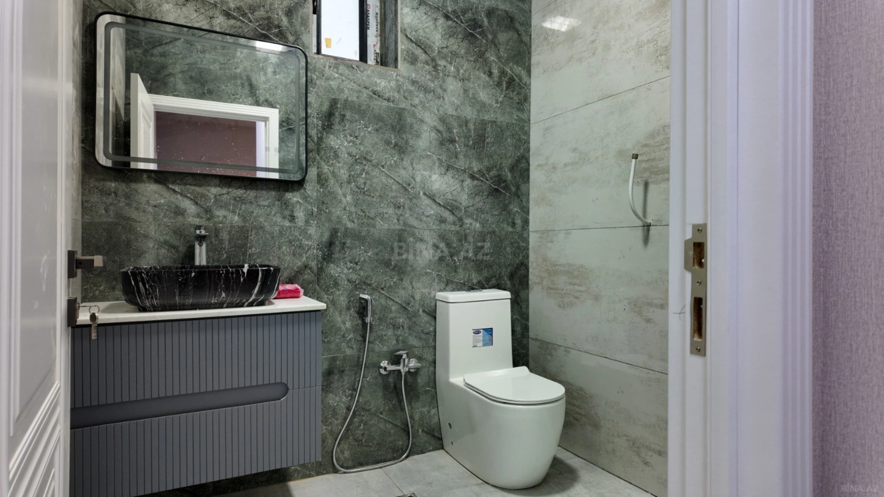 Satılır 7 otaqlı həyət evi 370 m²