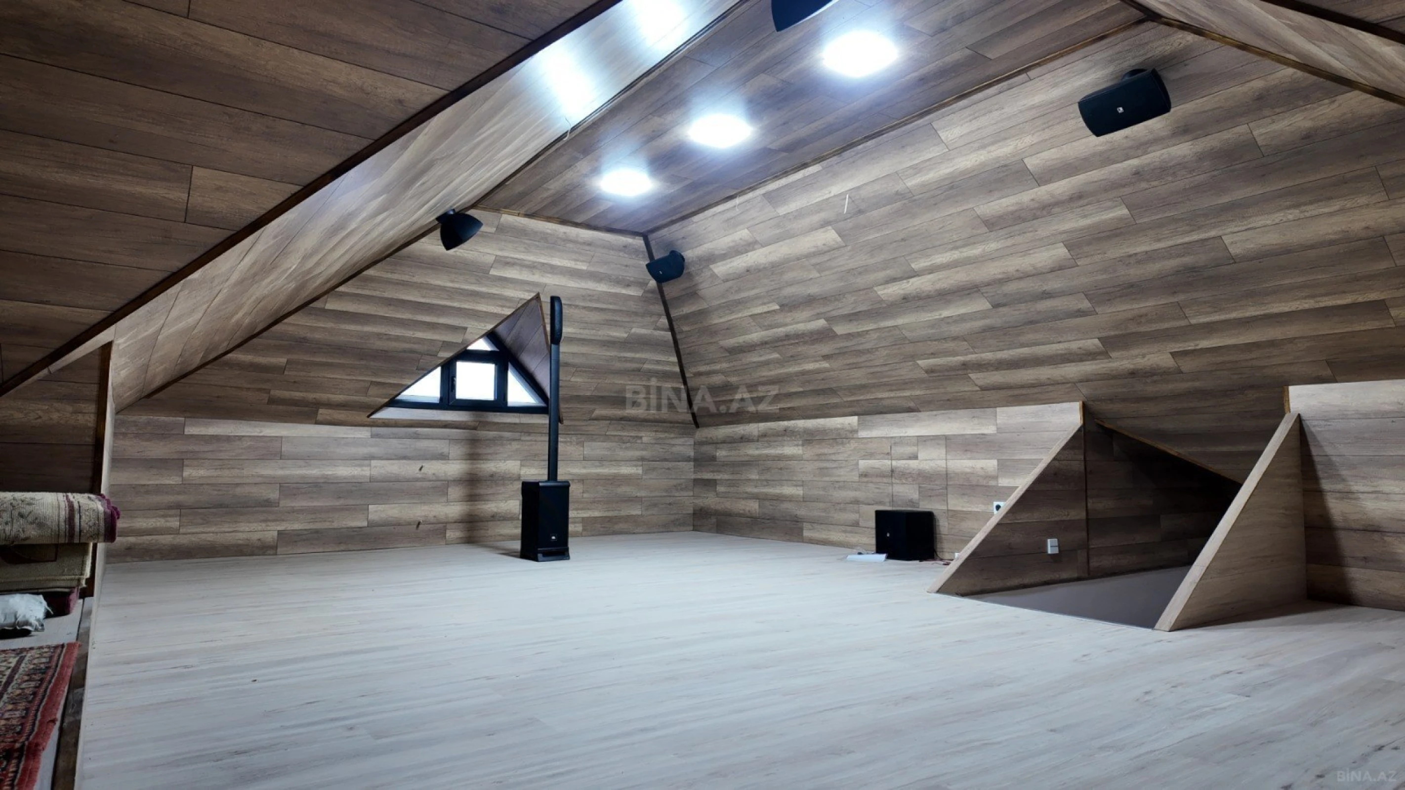 Satılır 7 otaqlı həyət evi 370 m²