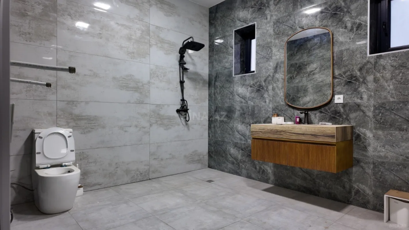 Satılır 7 otaqlı həyət evi 370 m²