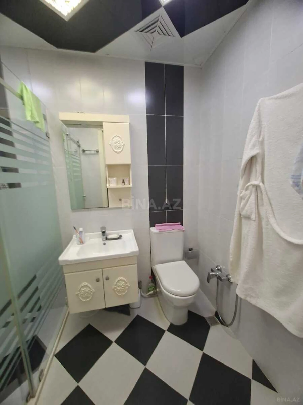 Satılır 4 otaqlı mənzil 227 m²