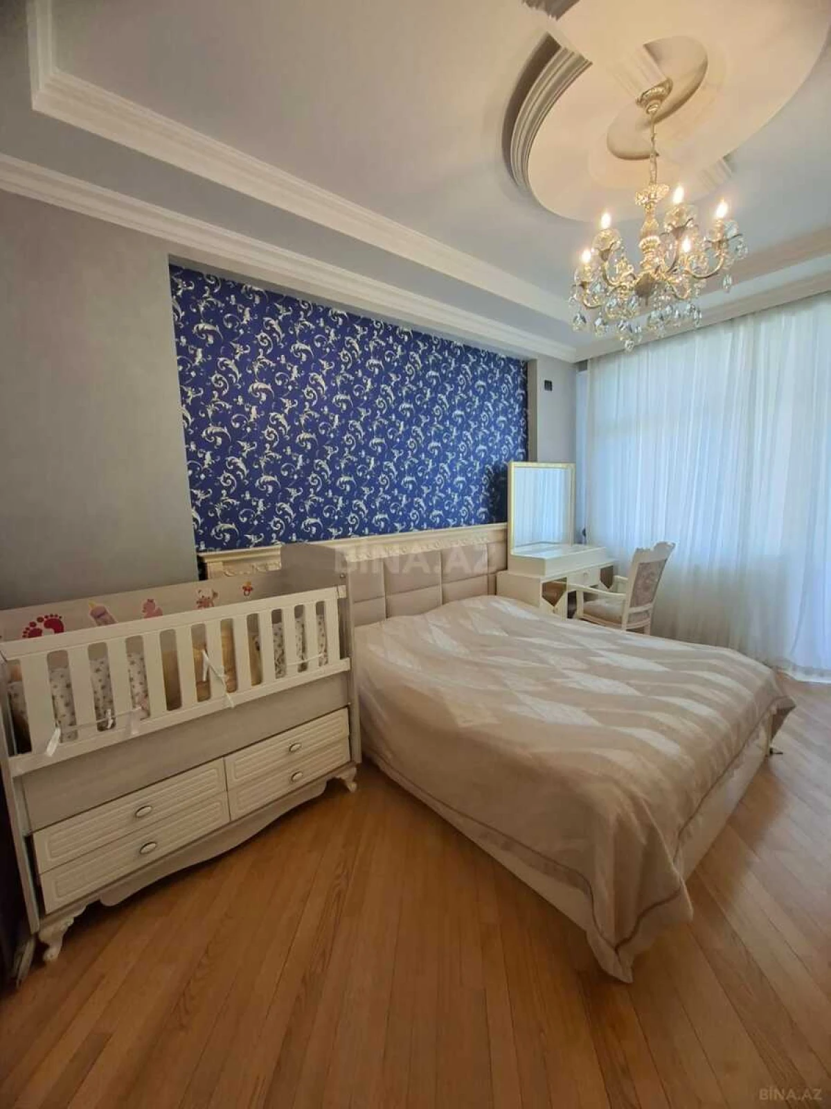 Satılır 4 otaqlı mənzil 227 m²
