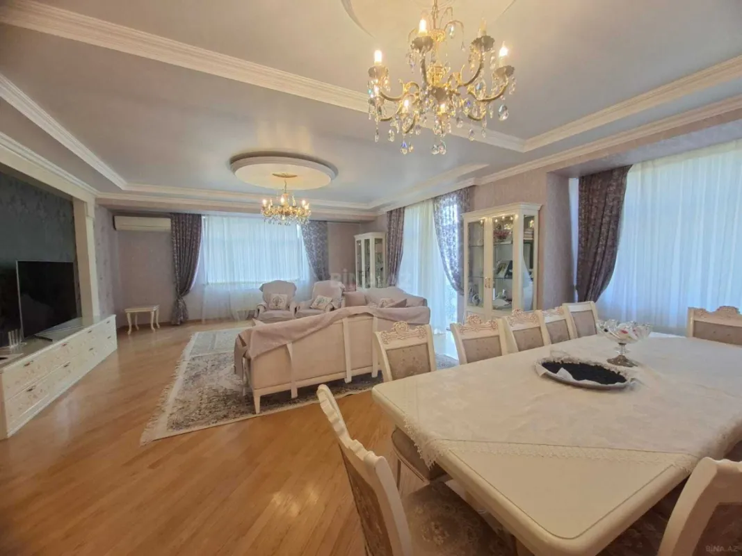 Satılır 4 otaqlı mənzil 227 m²