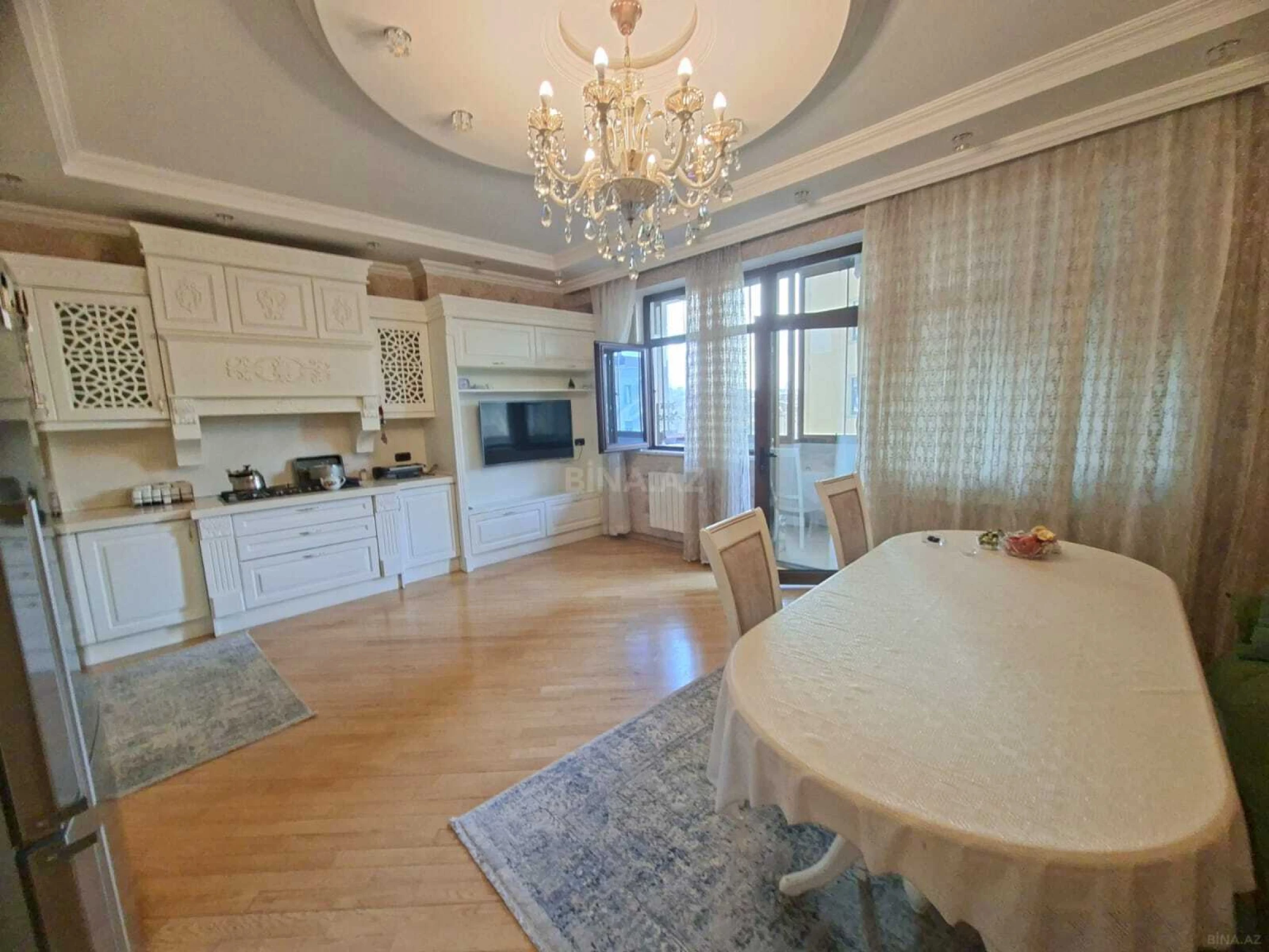 Satılır 4 otaqlı mənzil 227 m²