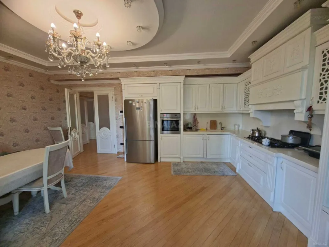 Satılır 4 otaqlı mənzil 227 m²
