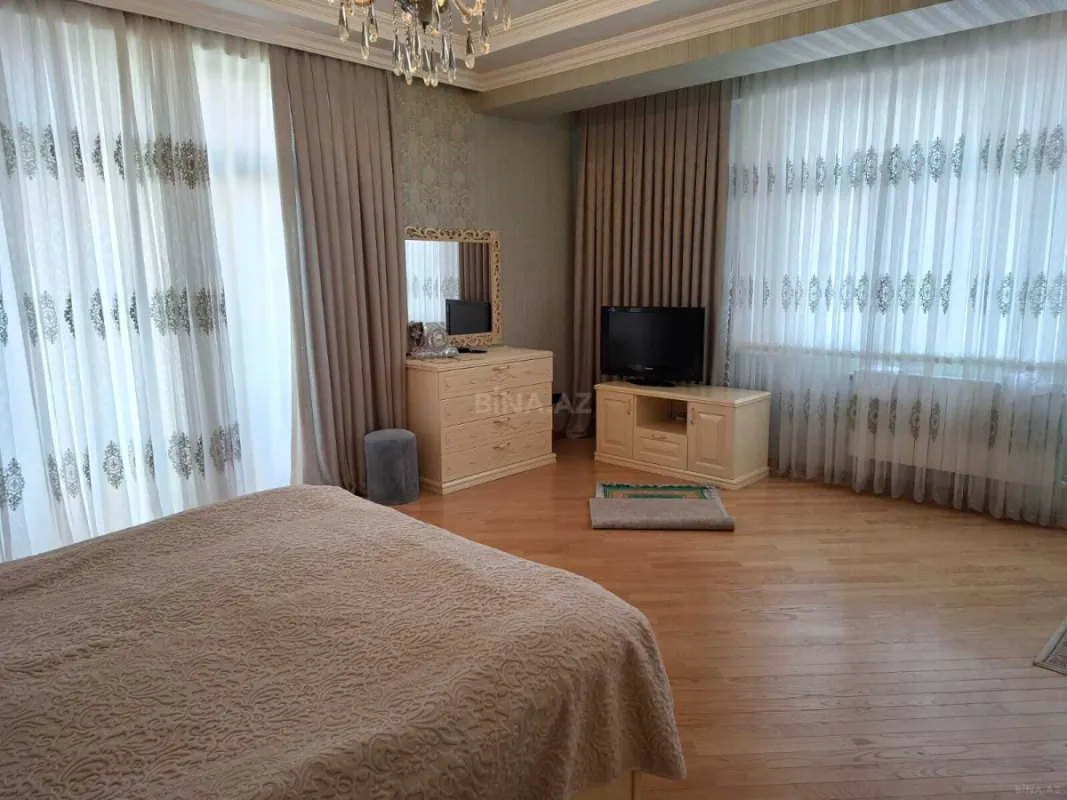 Satılır 4 otaqlı mənzil 227 m²