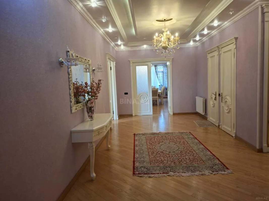 Satılır 4 otaqlı mənzil 227 m²