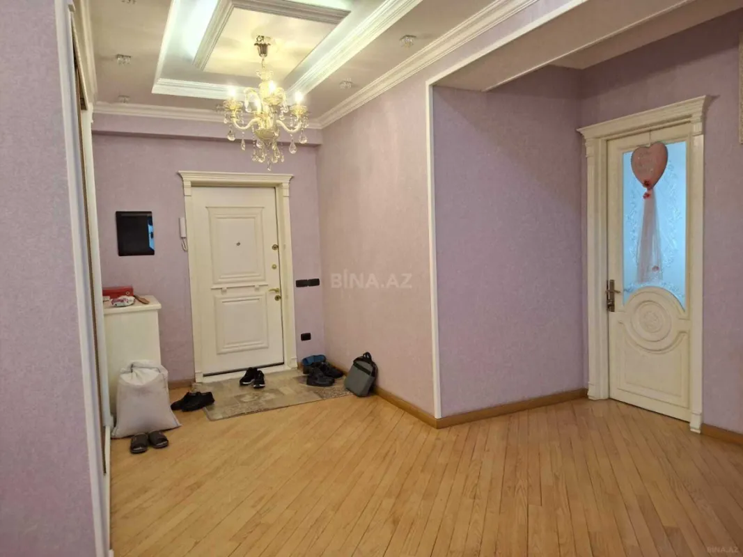 Satılır 4 otaqlı mənzil 227 m²