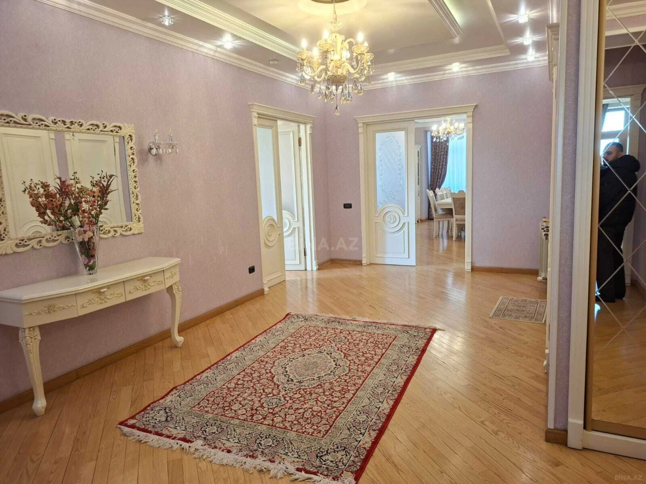 Satılır 4 otaqlı mənzil 227 m²