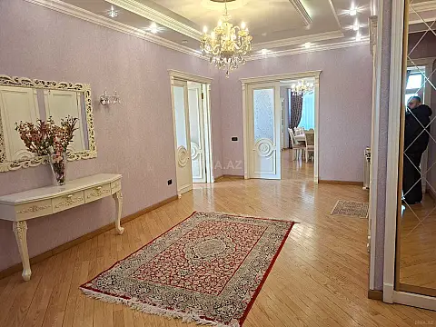 Satılır 4 otaqlı mənzil 227 m²