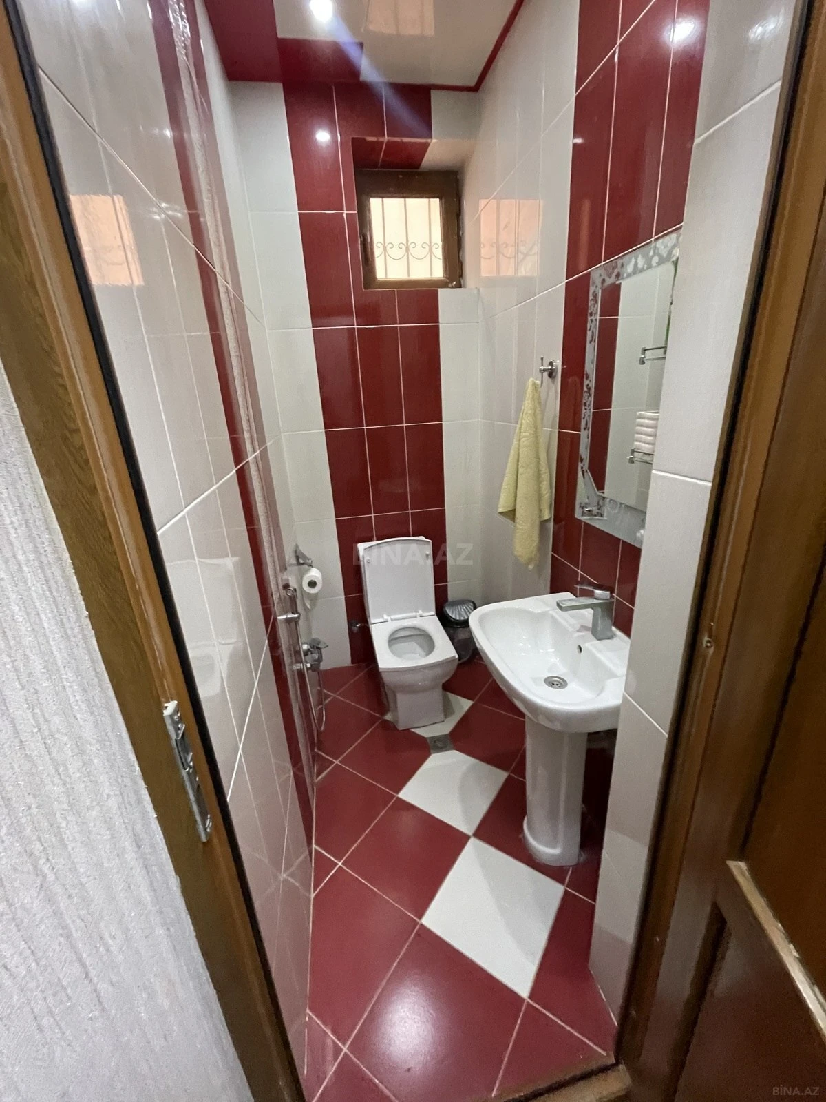 Satılır 7 otaqlı həyət evi 243 m²