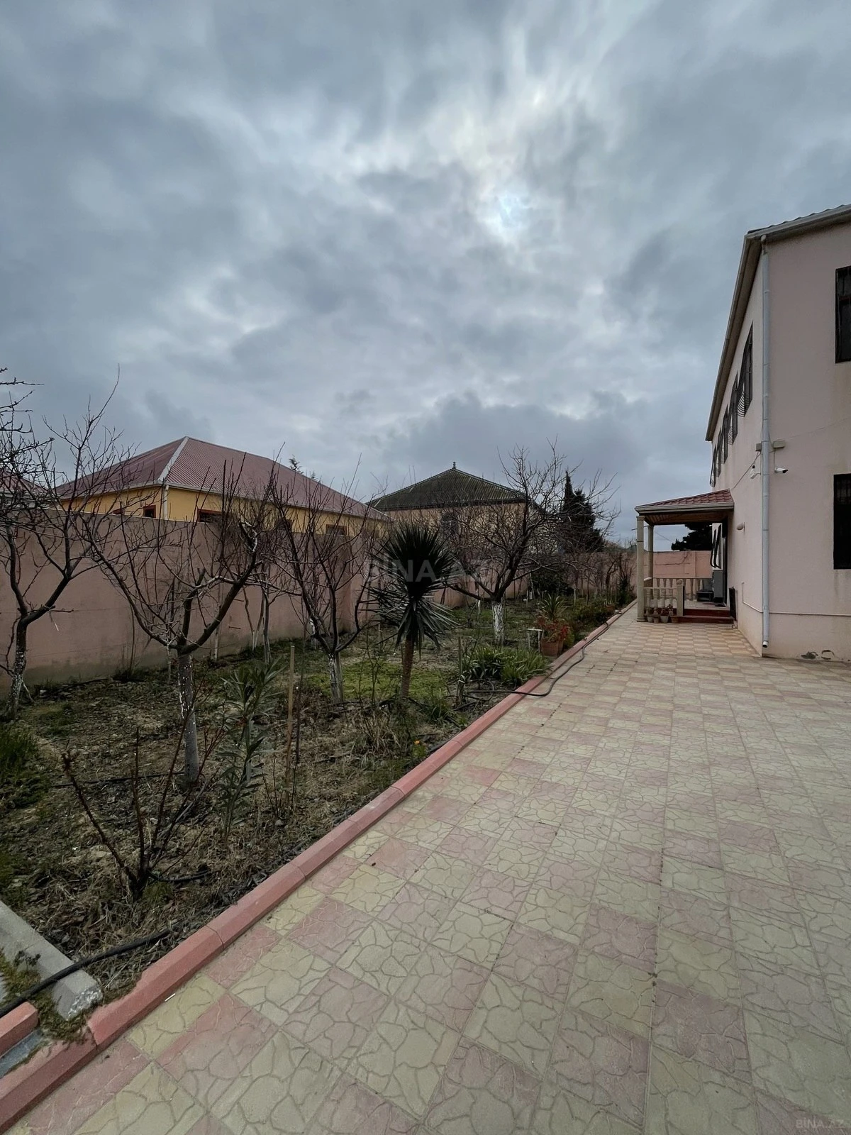 Satılır 7 otaqlı həyət evi 243 m²