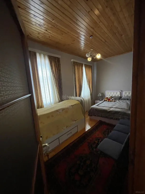 Satılır 7 otaqlı həyət evi 243 m²