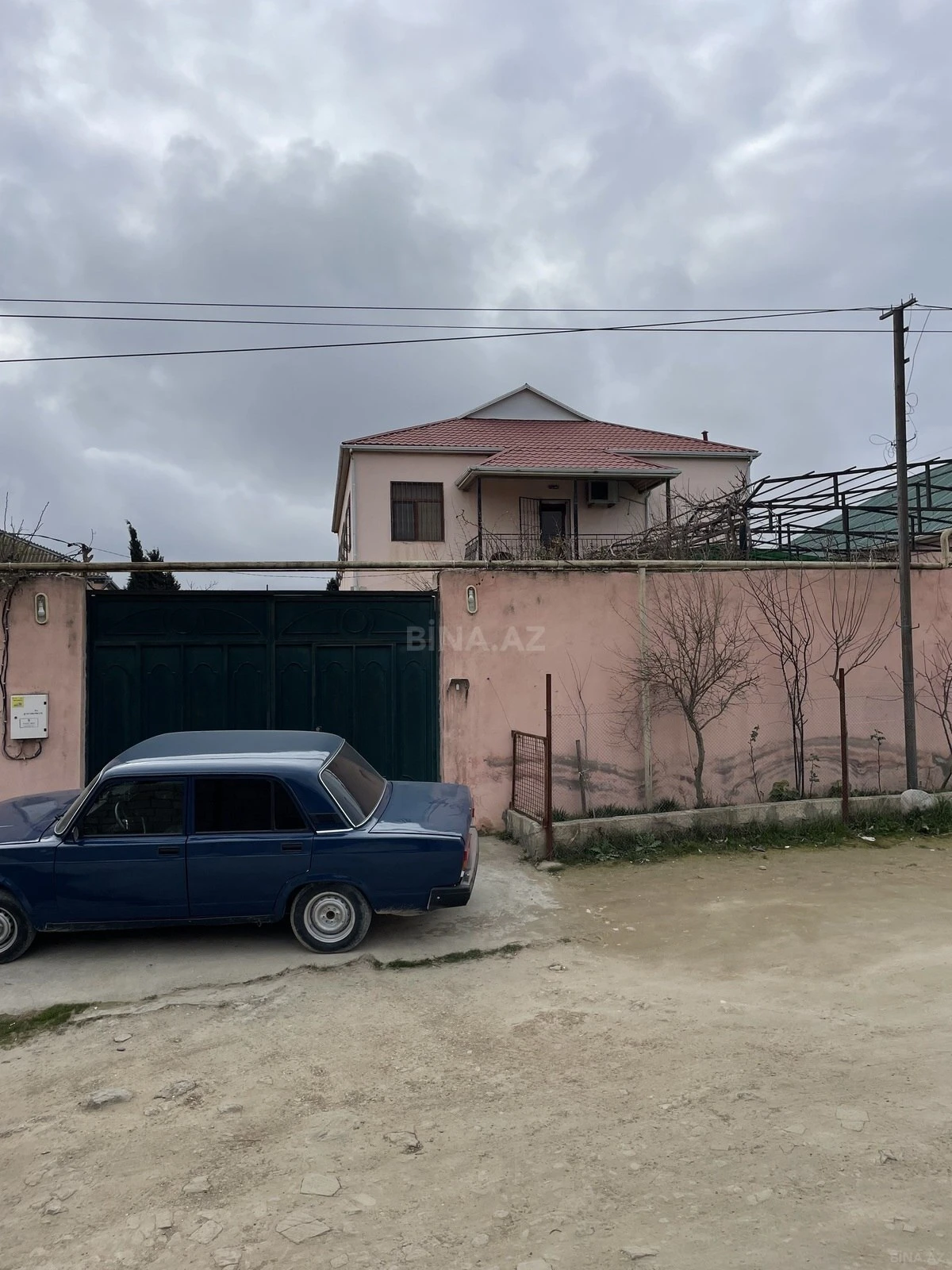 Satılır 7 otaqlı həyət evi 243 m²